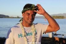 Surf – Billabong Pro Tahiti : Michel Bourez et son ‘coach’ à quelques jours du début de la compet’ – interviews Surf – Billabong Pro Tahiti : Michel Bourez et son ‘coach’ à quelques jours du début de la compet’ – interviews