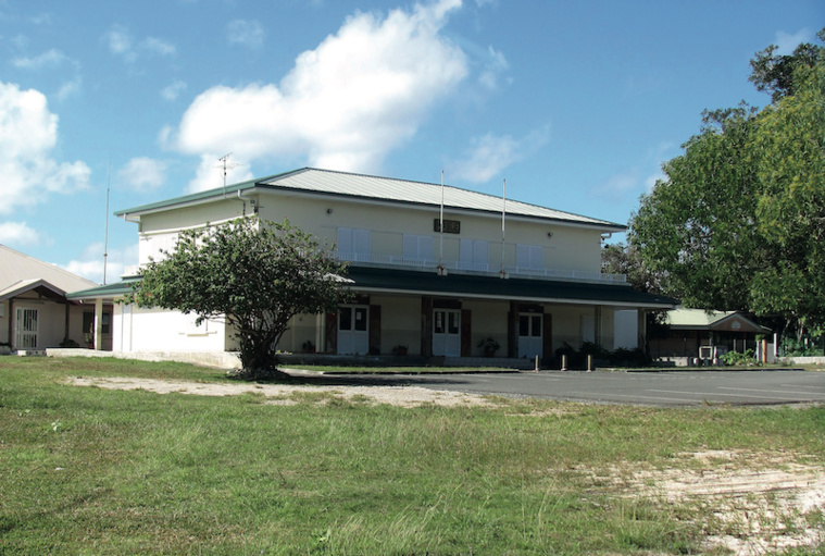 Son contrat “abrégé” en Nouvelle-Calédonie, le Dr Szym se défend Son contrat “abrégé” en Nouvelle-Calédonie, le Dr Szym se défend