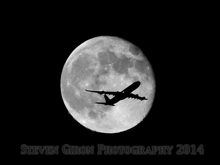 Un avion d'ATN face à la Super Lune Un avion d'ATN face à la Super Lune
