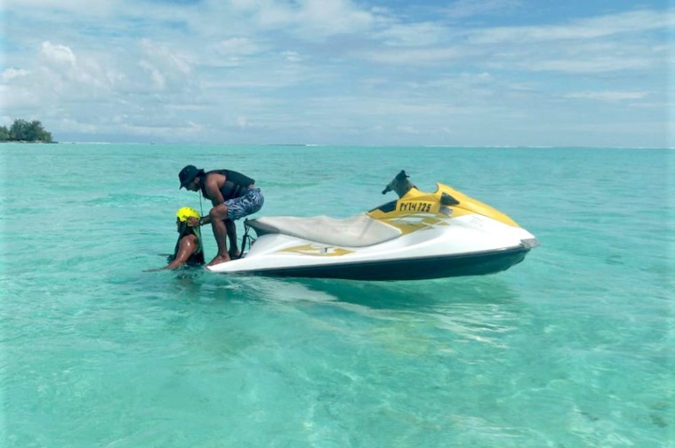 Les professionnels de jet-ski se mettent en règle à Bora Bora Les professionnels de jet-ski se mettent en règle à Bora Bora