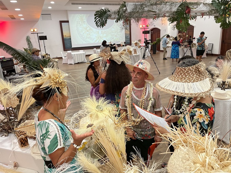 Traditionnelles ou modernes, des coiffes qui décoiffent au Salon du chapeau Traditionnelles ou modernes, des coiffes qui décoiffent au Salon du chapeau