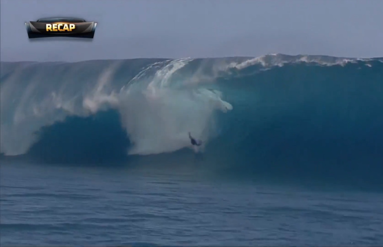 Billabong Pro Tahiti : Taumata Puhetini fait une chute violente sur le récif