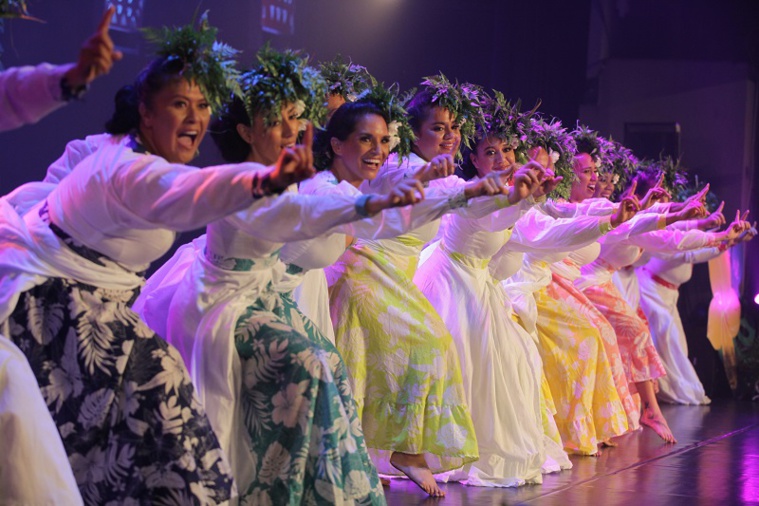 La troisième soirée clôt le Hura Tapairu manihini La troisième soirée clôt le Hura Tapairu manihini