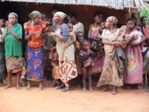 Comment une guérisseuse traditionnelle a répandu Ebola en Sierra Leone Comment une guérisseuse traditionnelle a répandu Ebola en Sierra Leone