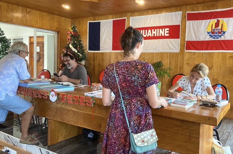 Séances de dédicaces personnalisées des auteurs. Séances de dédicaces personnalisées des auteurs.