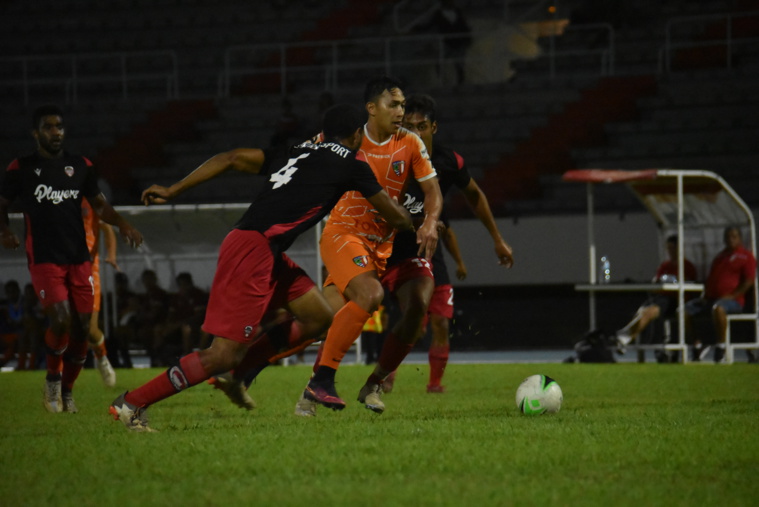 Avec son triplé, Tamatoa Tetauira a montré la voie à Pirae pour s'imposer face à Central. Avec son triplé, Tamatoa Tetauira a montré la voie à Pirae pour s'imposer face à Central.