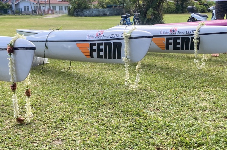 Les kayaks en full carbonne ne pèsent que 9 kg. Matériel haut de gamme, chacun coûte 450 000 Fcfp. Les kayaks en full carbonne ne pèsent que 9 kg. Matériel haut de gamme, chacun coûte 450 000 Fcfp.