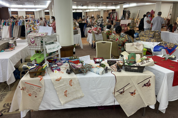 Expo solidaire des Marraines pour deux foyers de jeunes filles Expo solidaire des Marraines pour deux foyers de jeunes filles