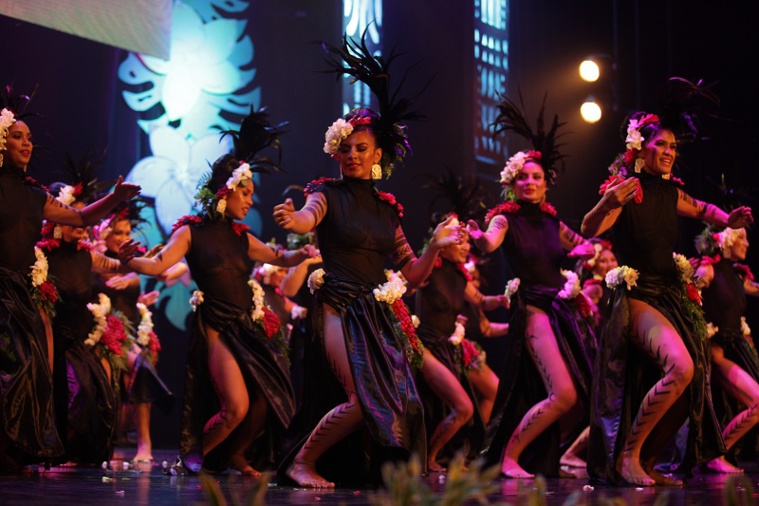 Dernière ligne droite du Hura Tapairu Dernière ligne droite du Hura Tapairu