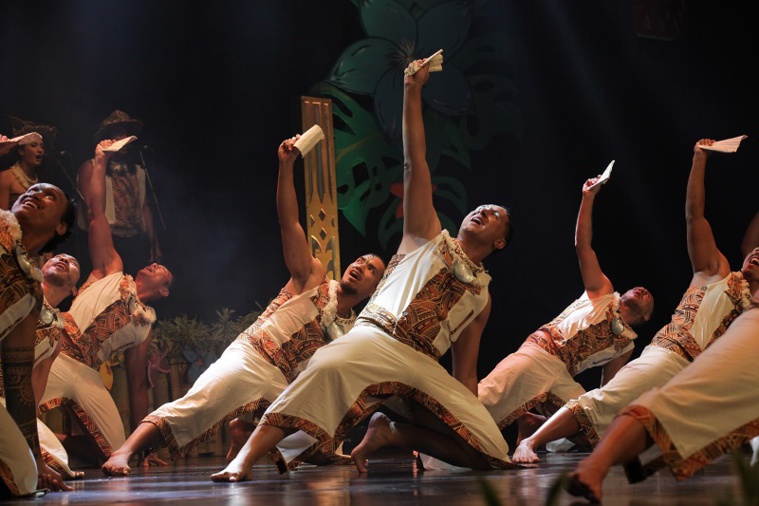 Dernière ligne droite du Hura Tapairu Dernière ligne droite du Hura Tapairu