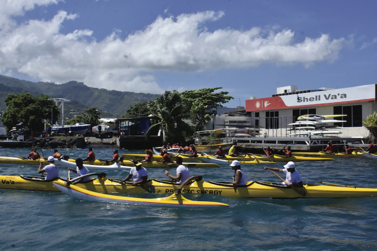 Les vieux bolides de Shell Va'a étaient de sortie Les vieux bolides de Shell Va'a étaient de sortie