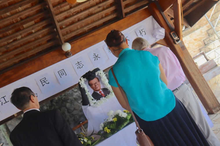 Gaston Flosse rend hommage à l'ancien président chinois décédé