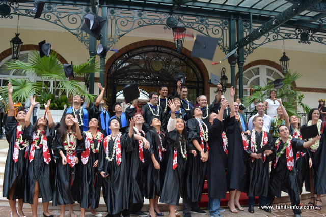 L'Ecole de commerce de Tahiti célèbre ses diplômés 2014