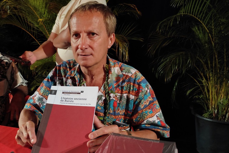 Bruno Saura explore l'histoire ancienne de Rurutu Bruno Saura explore l'histoire ancienne de Rurutu