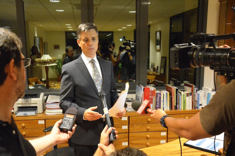 Lionel Beffre confirme avoir notifié les arrêtés de démission à G. Flosse et B. Sandras Lionel Beffre confirme avoir notifié les arrêtés de démission à G. Flosse et B. Sandras