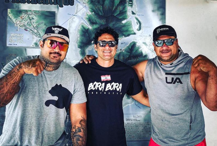 Les champions de bras de fer avec notamment Tepa Teuru, champion de France 2021. ©Toa Mo'a Huahine. Les champions de bras de fer avec notamment Tepa Teuru, champion de France 2021. ©Toa Mo'a Huahine.