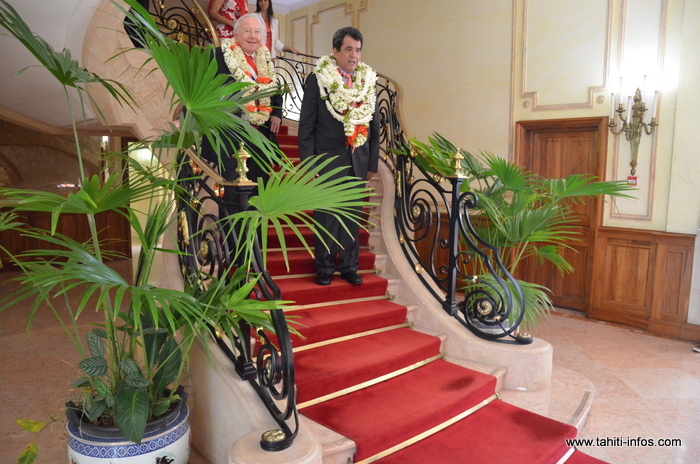 Gaston Flosse remet la Présidence à Edouard Fritch