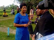 Ro Temumu Kepa, principale challenger de Franck Bainimarama, au sortir du bureau de vote.   [101 Kb]