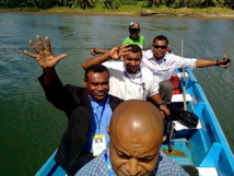 Insularité oblige : déplacements hauts en couleurs pour les officiels du bureau des élections   [90 Kb]
