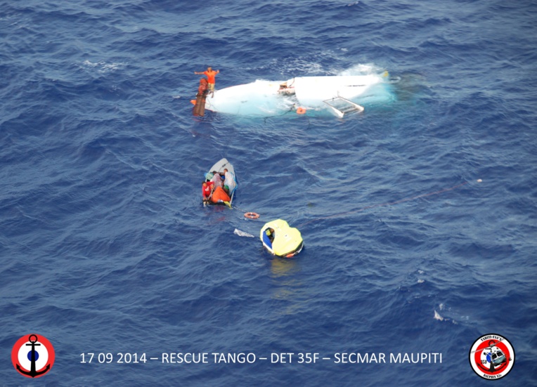 Le bonitier s'est retourné à 30 nautiques à l'Ouest au large de Maupiti, mercredi Le bonitier s'est retourné à 30 nautiques à l'Ouest au large de Maupiti, mercredi