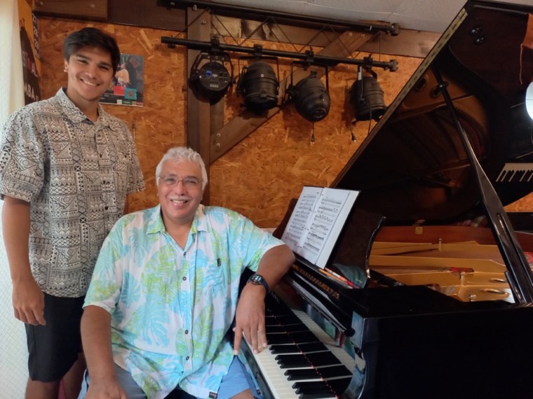 Félix Vilchez père et fils au piano