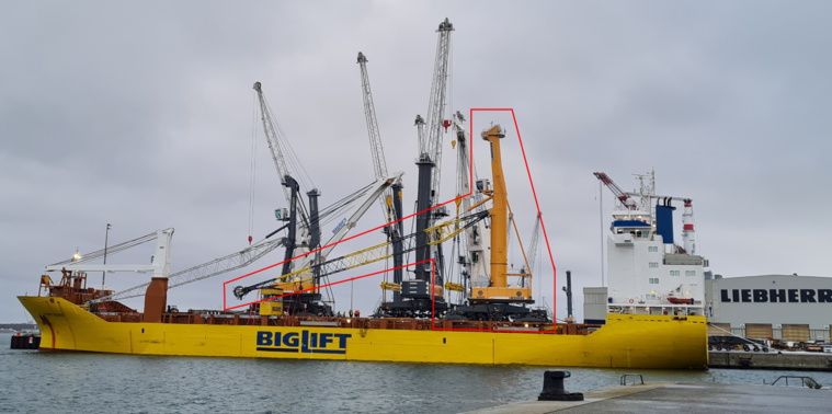 Navire transportant la nouvelle grue de la société Cowan&Fils. Navire transportant la nouvelle grue de la société Cowan&Fils.