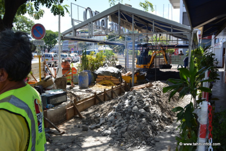 Le Rétro en travaux : le trottoir du Front de mer rendu aux piétons dès vendredi Le Rétro en travaux : le trottoir du Front de mer rendu aux piétons dès vendredi