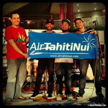 Le groupe et son sponsor Le groupe et son sponsor