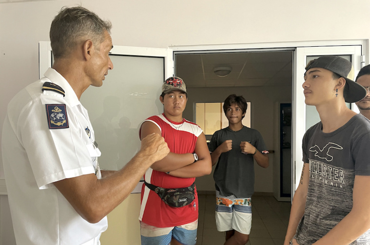 Depuis que le RSMA est installé aux Tuamotu, les cadres militaires présents sur place peuvent eux-mêmes faire les recrutements. ©Teraumihi Tane