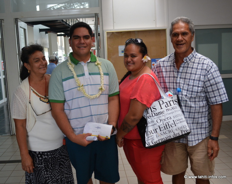 Teo Maitere et sa famille, très fière