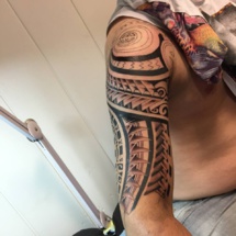 Heikuatattoo : le « Patutiki » marquisien à Paris Heikuatattoo : le « Patutiki » marquisien à Paris