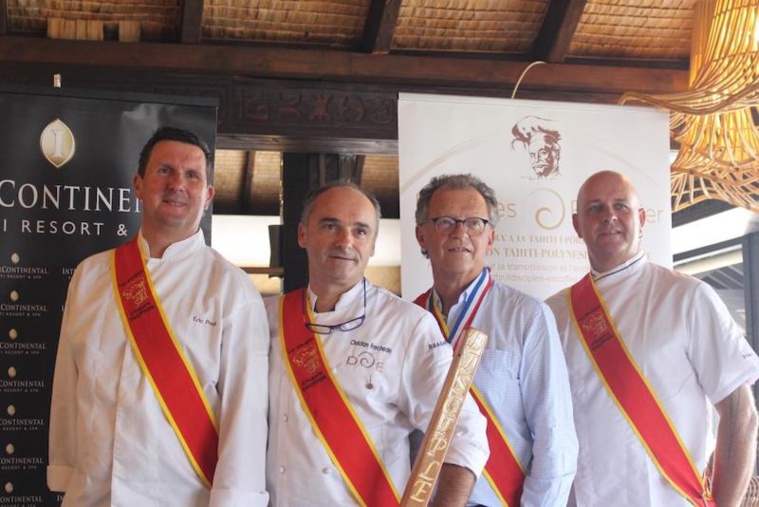 Christian Fréchède, deuxième en partant de la gauche, lors de la création des Disciples d'Escoffier de Polynésie en 2022.