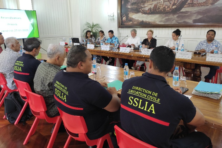 Les pompiers d'aérodrome quittent la table des négociations Les pompiers d'aérodrome quittent la table des négociations