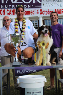 C’est un magnifique Berger Australien mâle appartenant à Mme. Elodie RIOU qui a ravi le titre suprême tant convoité par les 67 chiens en compétition. Né en France, « Elmer de l’Igloo des Sables », a véritablement tapé dans l’œil du juge et surpassé ses congénères par ses qualités physiques et ses belles allures. C’est un magnifique Berger Australien mâle appartenant à Mme. Elodie RIOU qui a ravi le titre suprême tant convoité par les 67 chiens en compétition. Né en France, « Elmer de l’Igloo des Sables », a véritablement tapé dans l’œil du juge et surpassé ses congénères par ses qualités physiques et ses belles allures.