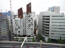 A Tokyo, combat de fous d'architecture pour une pile d'appartements-capsules