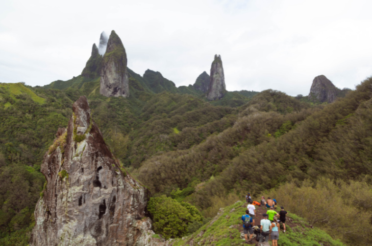 Le dossier d'inscription des Marquises à l'Unesco a été remis aux hakaiki Le dossier d'inscription des Marquises à l'Unesco a été remis aux hakaiki
