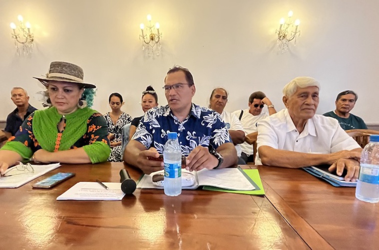 Heia Parau, Tauhiti Nena et Georges Kelly. Heia Parau, Tauhiti Nena et Georges Kelly.