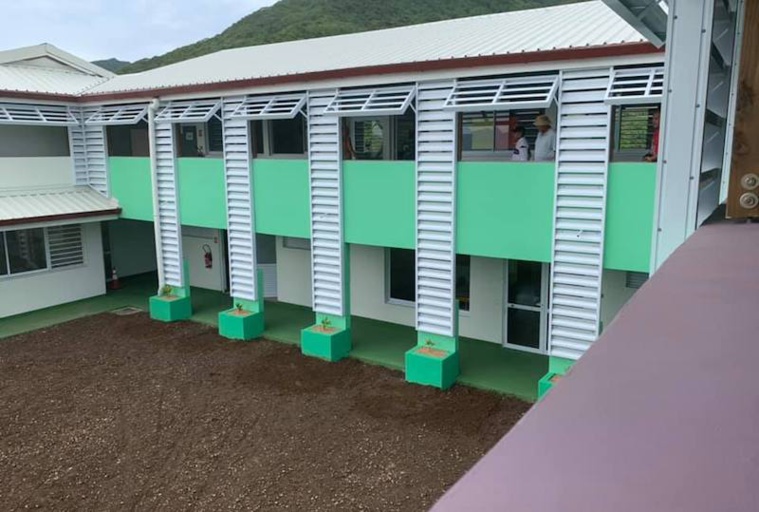 Le chantier de l'école de Teavaro à la barre Le chantier de l'école de Teavaro à la barre