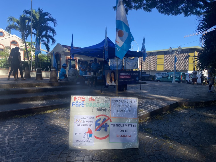 Le stand de l'Unsa lors du sit-in de mardi dernier devant le haut-commissariat. Crédit photo : Thibault Segalard.