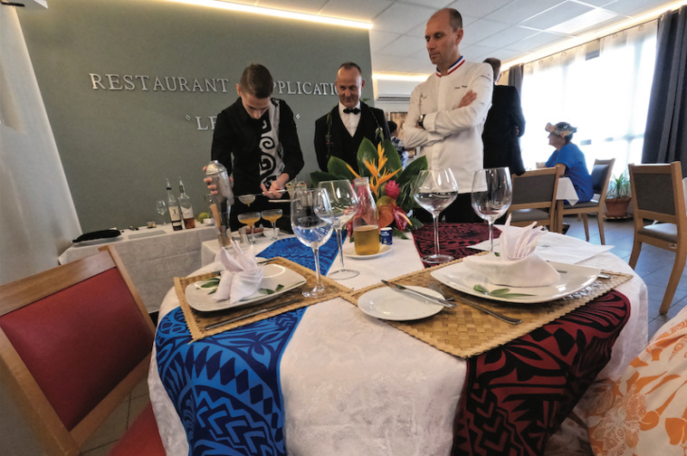Un candidat sous l'oeil attentif d'Emmanuel Fournis et Davy Tissot © Laurent Jindra Un candidat sous l'oeil attentif d'Emmanuel Fournis et Davy Tissot © Laurent Jindra