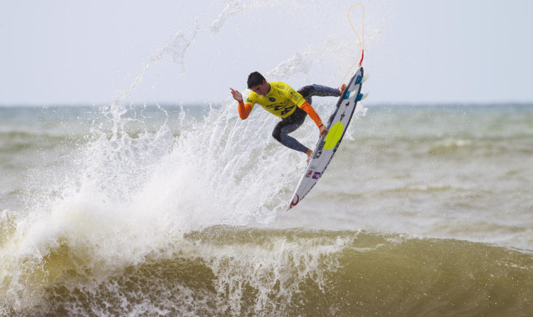 Gabriel Medina se rapproche du titre de champion du monde