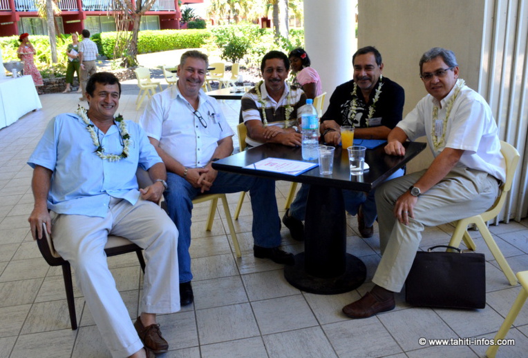 Beaucoup d’invités pour parler de la protection sociale. Sur la photo : Patrick Galenon (secrétaire général de la CSTP-FO), Jean-Michel Garrigues (A Tia i Mua), Jean-Marie Yan Tu (ancien secrétaire général de A Tia i Mua), Angélo Frébault (président du CESC) et Régis Chang (directeur de la CPS) Beaucoup d’invités pour parler de la protection sociale. Sur la photo : Patrick Galenon (secrétaire général de la CSTP-FO), Jean-Michel Garrigues (A Tia i Mua), Jean-Marie Yan Tu (ancien secrétaire général de A Tia i Mua), Angélo Frébault (président du CESC) et Régis Chang (directeur de la CPS)