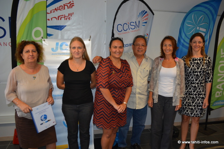 Les organisateurs et certains membres du jury. De gauche à droite : Marie-Laure Vanizette (directrice pole entreprise de la CCISM), Sabine Lorillou (élue CCISM et vice-présidente de la commission export), Cindy Gelas (JCET, présidente du jury du « Concours Nouvel Exportateur »), Patrick Yieng Kow (CCISM), Claudine Wagener (adjointe du directeur de la Socredoet Sophie Lubet (ministère de la Relance Économique)