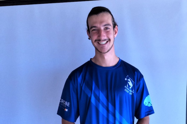 Hugo Gatouillat est resté à Bora Bora pendant près de cinq mois pour effectuer des prélèvements et recueillir des données auprès des pêcheurs et des habitants. ©Laurent Jindra Hugo Gatouillat est resté à Bora Bora pendant près de cinq mois pour effectuer des prélèvements et recueillir des données auprès des pêcheurs et des habitants. ©Laurent Jindra