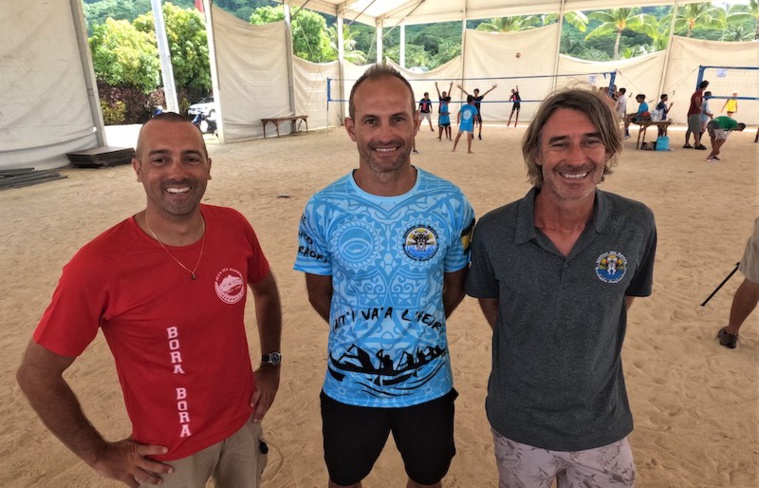 François Dherbecourt, directeur de l’USSP entouré de Jérôme Blouin (à gauche) et Thibault Ledoux professeurs d'EPS. ©Laurent Jindra François Dherbecourt, directeur de l’USSP entouré de Jérôme Blouin (à gauche) et Thibault Ledoux professeurs d'EPS. ©Laurent Jindra