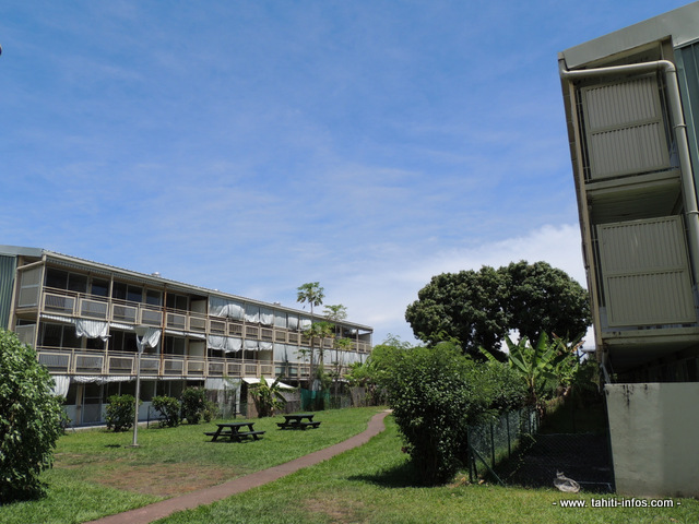 La cité Grand à Pirae. Les derniers logements occupés par des militaires ont été libérés en juillet 2013. Depuis, cette cité militaire est vide et coûte cher à l'armée en gardiennage.