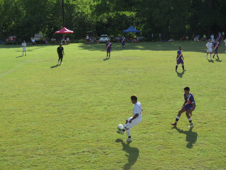 Grâce notamment à une belle deuxième période, les joueurs de Tohiea (en blanc) ont dominé leurs homologues de Tiare Hinano.