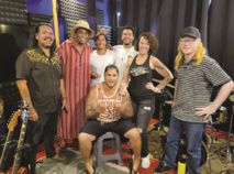 Yannick Noah sera accompagné sur scène par Heremoana au clavier, Adrien à la batterie, Tuhiva à la guitare et Fariki à la basse. La répétition mardi a eu lieu dans le studio d’Armonie prod à Papeete. Yannick Noah sera accompagné sur scène par Heremoana au clavier, Adrien à la batterie, Tuhiva à la guitare et Fariki à la basse. La répétition mardi a eu lieu dans le studio d’Armonie prod à Papeete.