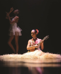 La danse permet de se construire, la danse contemporaine d’évoquer son identité. La danse permet de se construire, la danse contemporaine d’évoquer son identité.