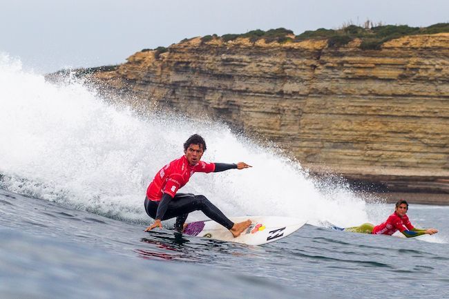 Surf International – Championnats du monde junior : Mateia Hiquily qualifié pour le round 4 !